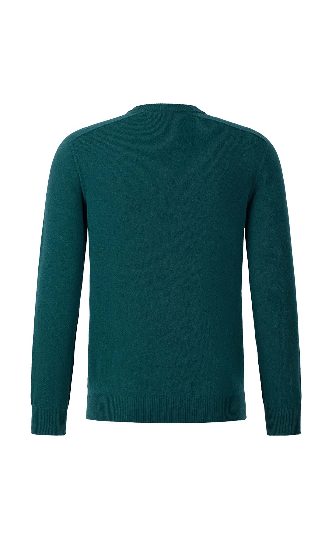 Ultra-soft seamless sweater in a durable cashmere blend, relaxed fit