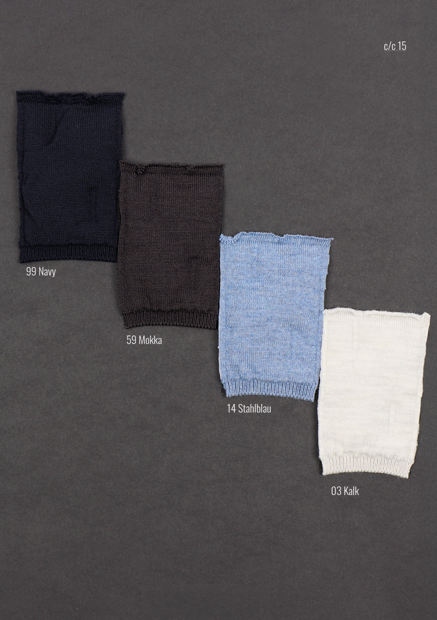 Innovative Zippgilet in Steppoptik aus feinster Merinowolle, relaxed fit
