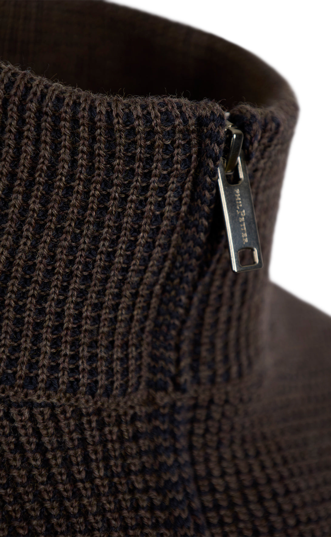 Zipptroyer made from > 10,000m finest Merino wool, regular fit