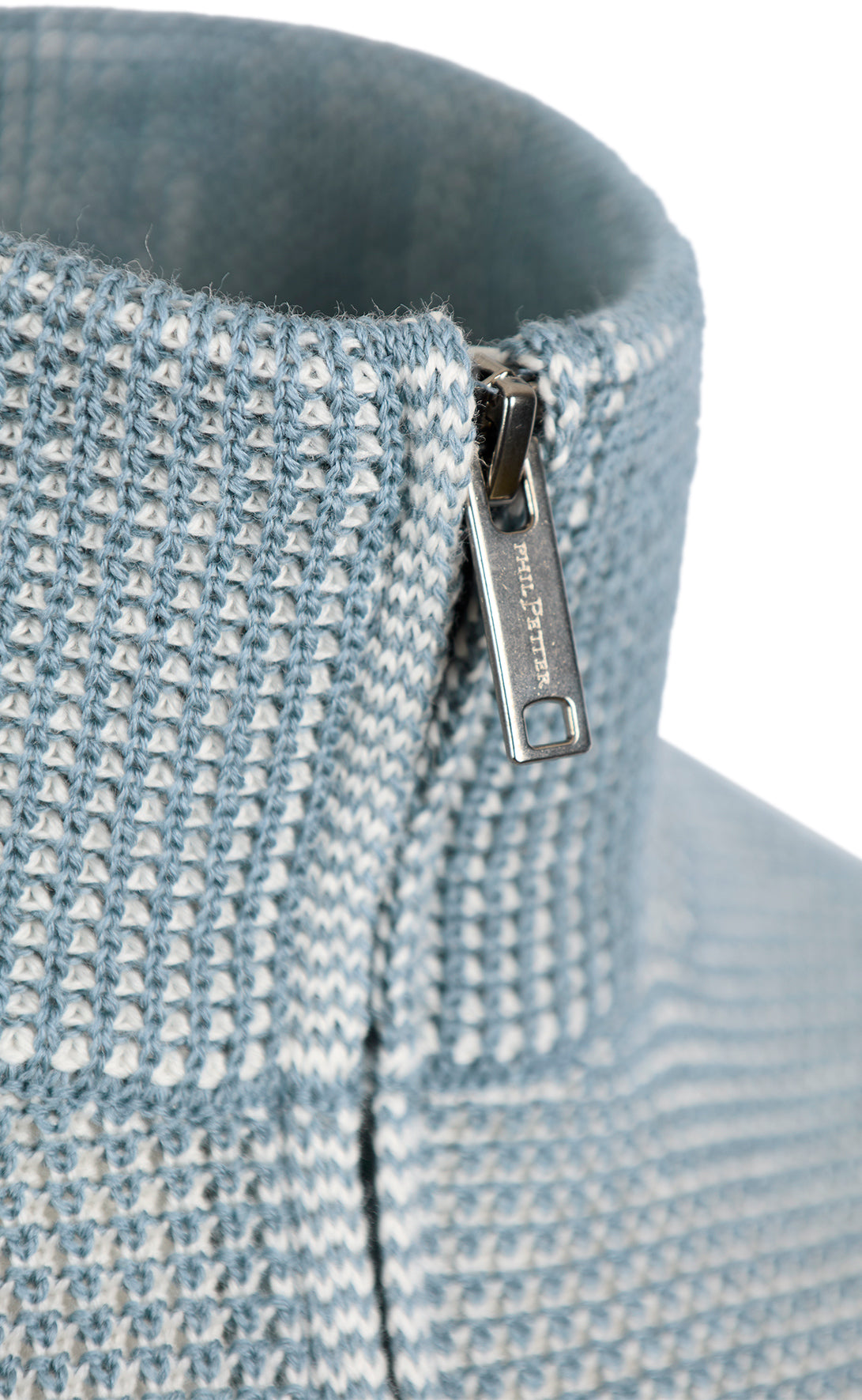 Zipptroyer made from > 10,000m finest Merino wool, regular fit