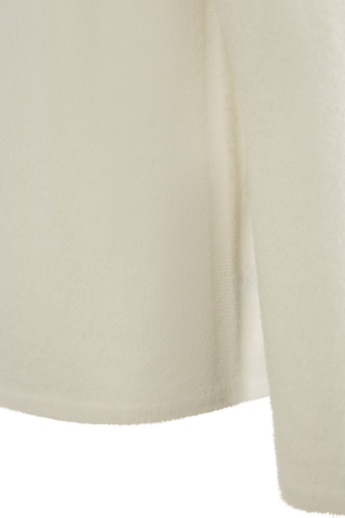 Pullover mit Stehkragen aus leichtem, elastischem Merino-Bouclégarn, regular fit