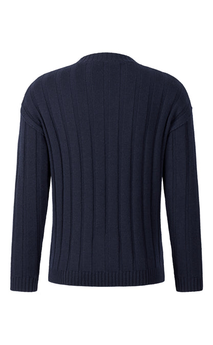 Modern V-neck sweater in a luxurious cashmere blend, modern fit