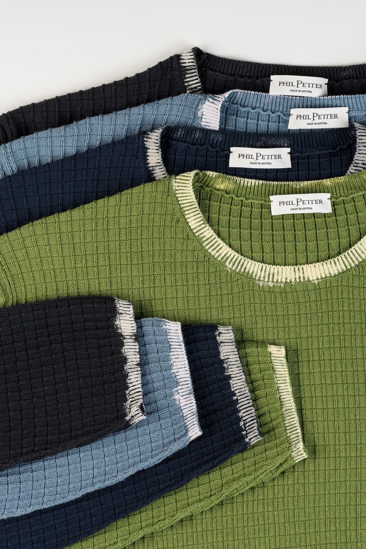 Unique: seamless round neck sweater in 3D knit, with color corrosion, made of the finest cotton, relaxed fit