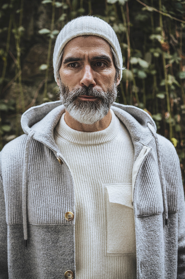 Round neck sweater made of super soft lambswool, relaxed fit