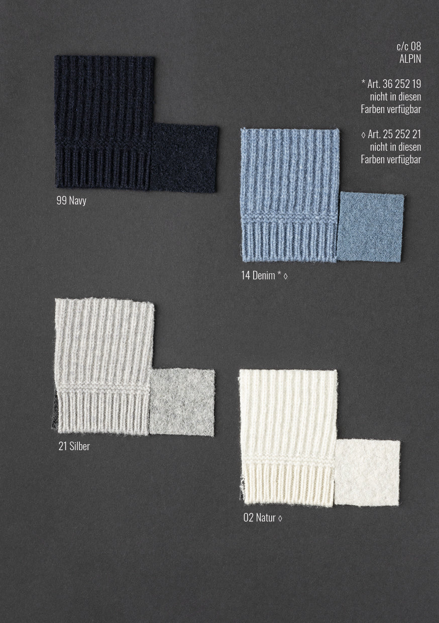 Round neck sweater made of super soft lambswool, relaxed fit