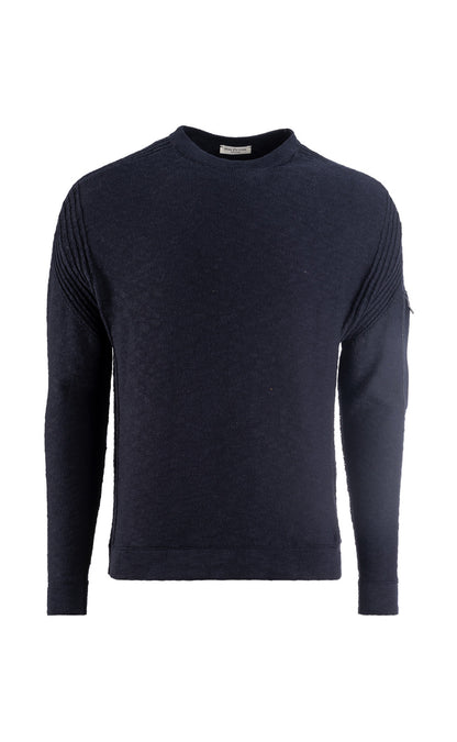 Sporty sweater made of soft cotton with a zip pocket on the arm, relaxed fit