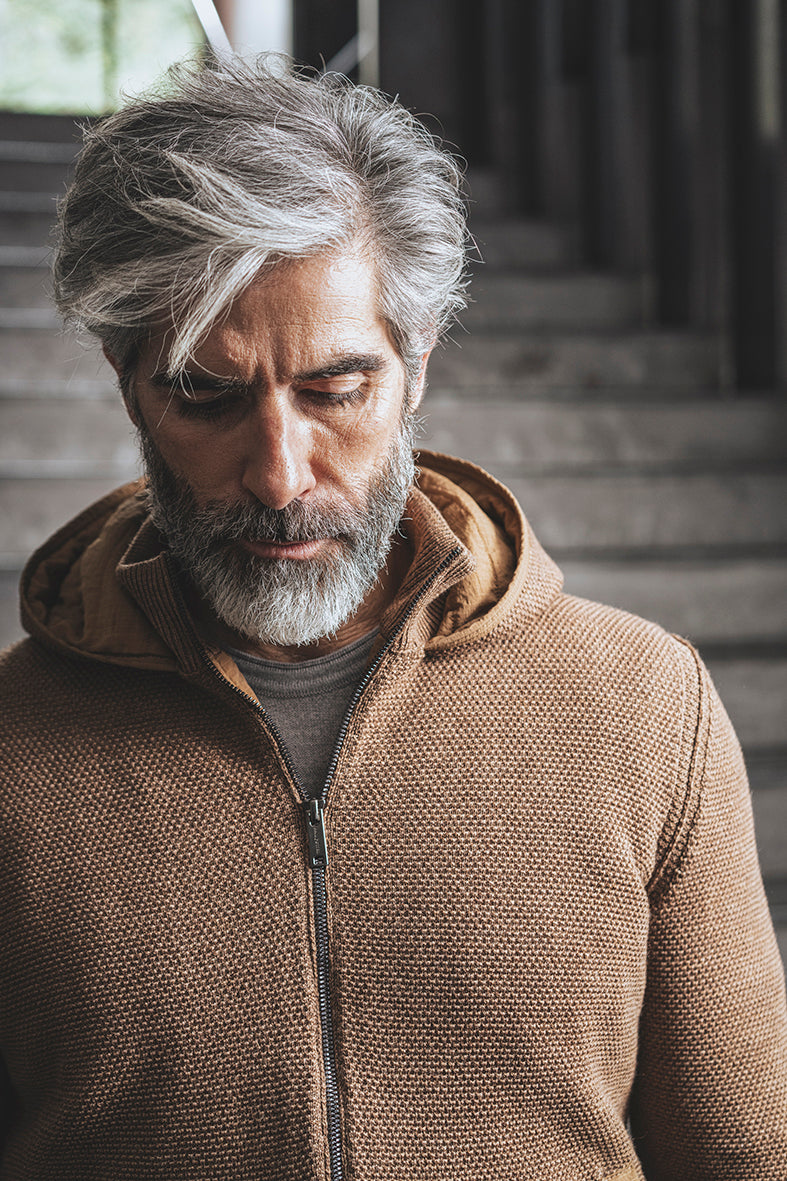 Outdoor jacket in rice grain knit structure made of 100% Merino, fully lined with nylon quilting