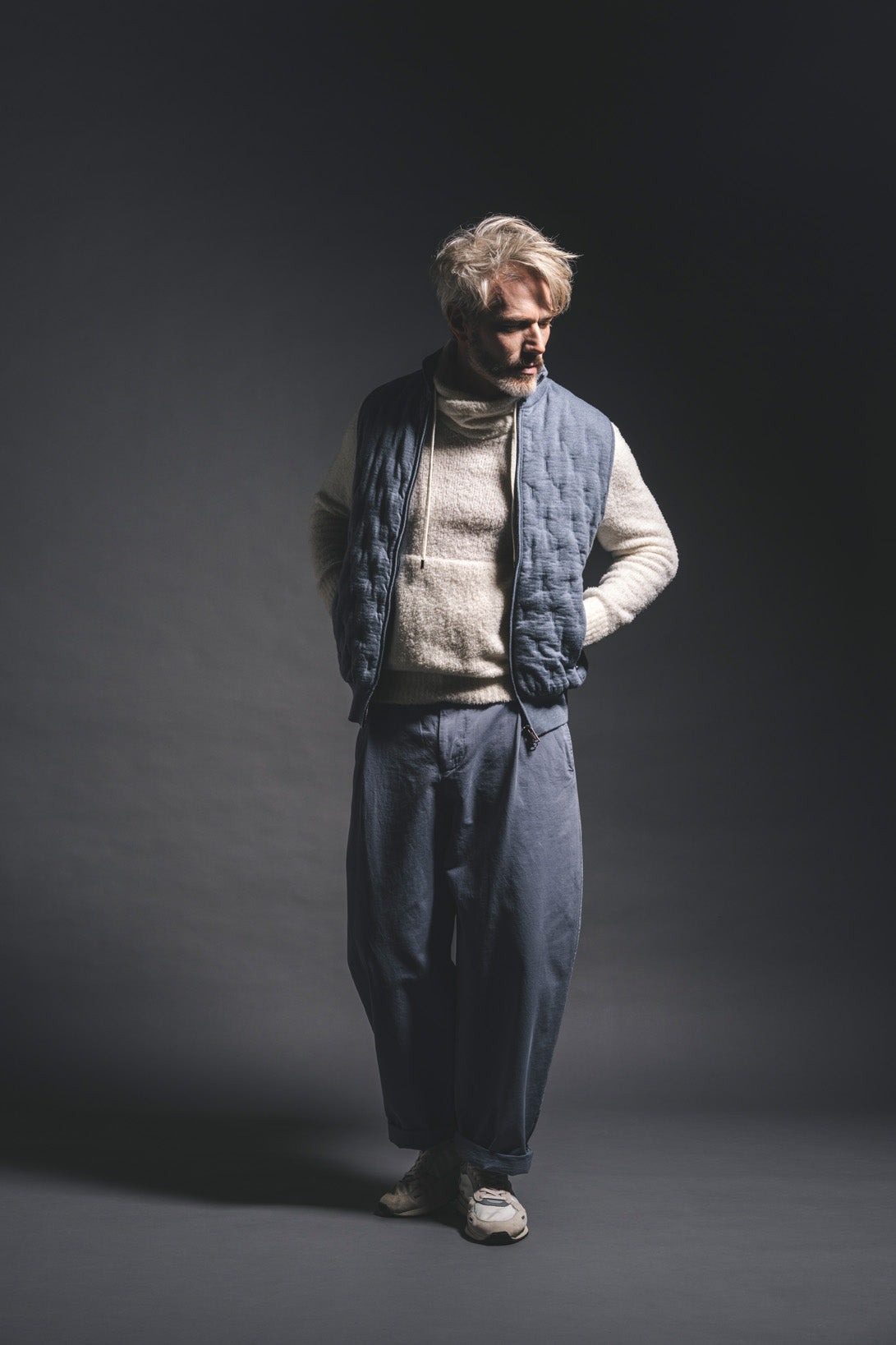 Innovative Zippgilet in Steppoptik aus feinster Merinowolle, relaxed fit