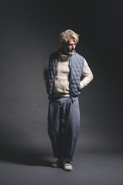 Innovative Zippgilet in Steppoptik aus feinster Merinowolle, relaxed fit