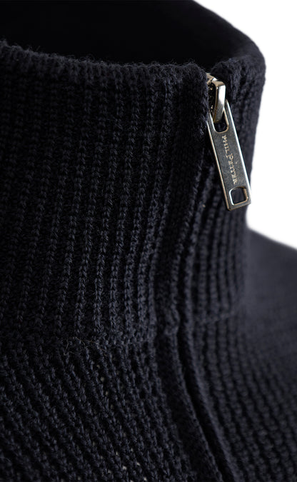 Zipptroyer made from > 10,000m finest Merino wool, regular fit