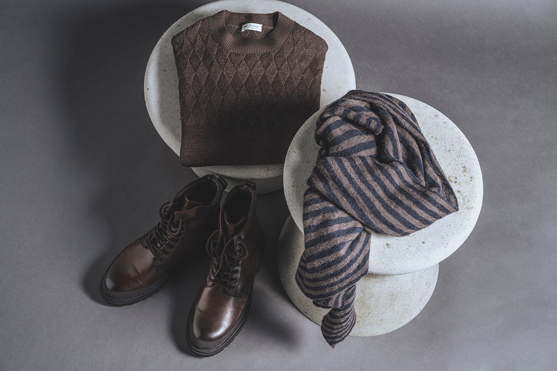 Supersoft scarf made of 100% premium cashmere with vertical stripes