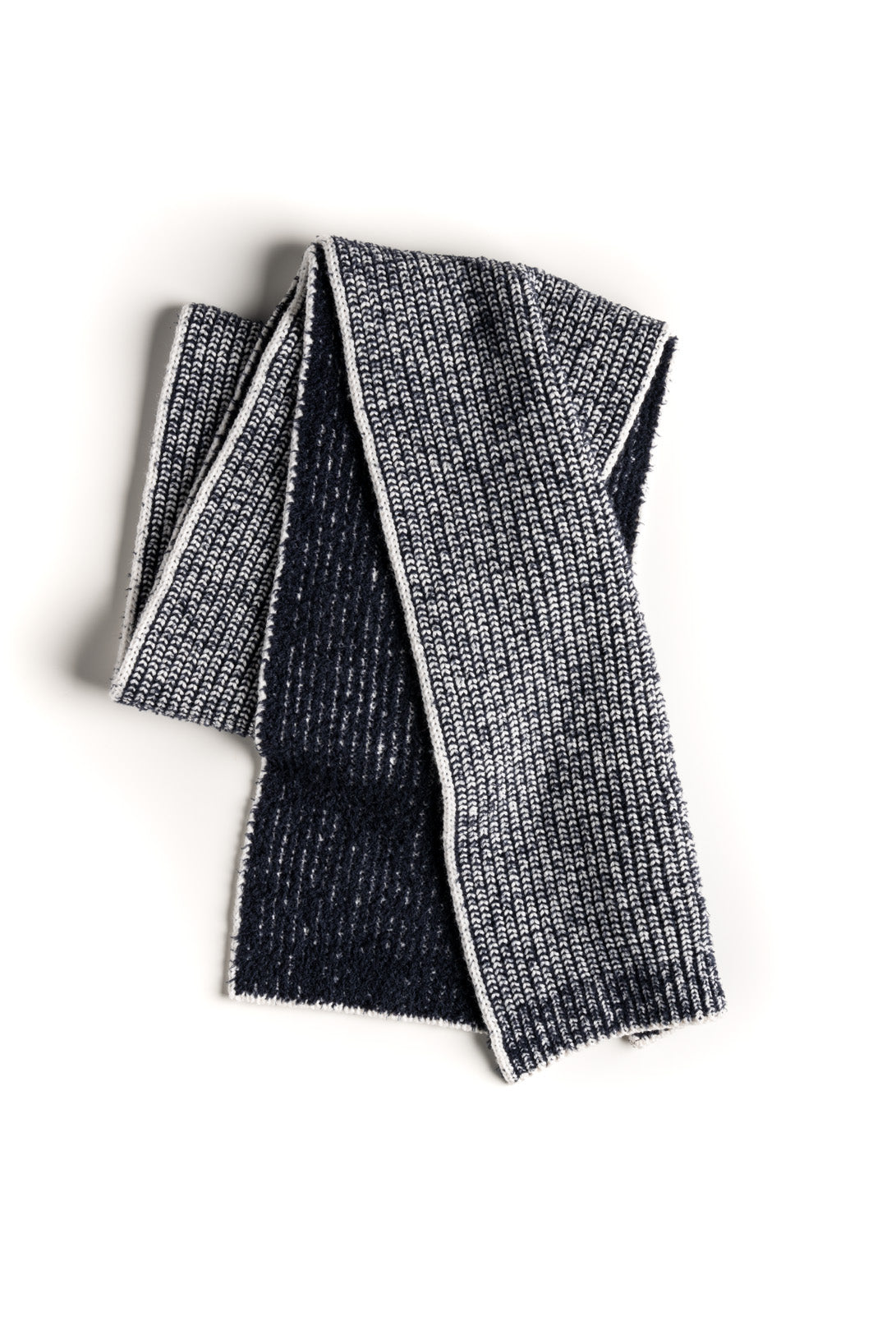 Scarf made of two-tone merino rib